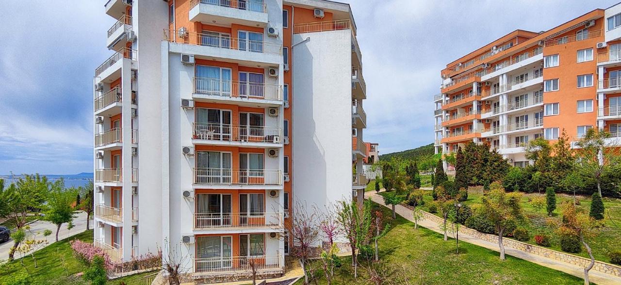 Crown And Imperial Apartments Sveti Vlas Luaran gambar