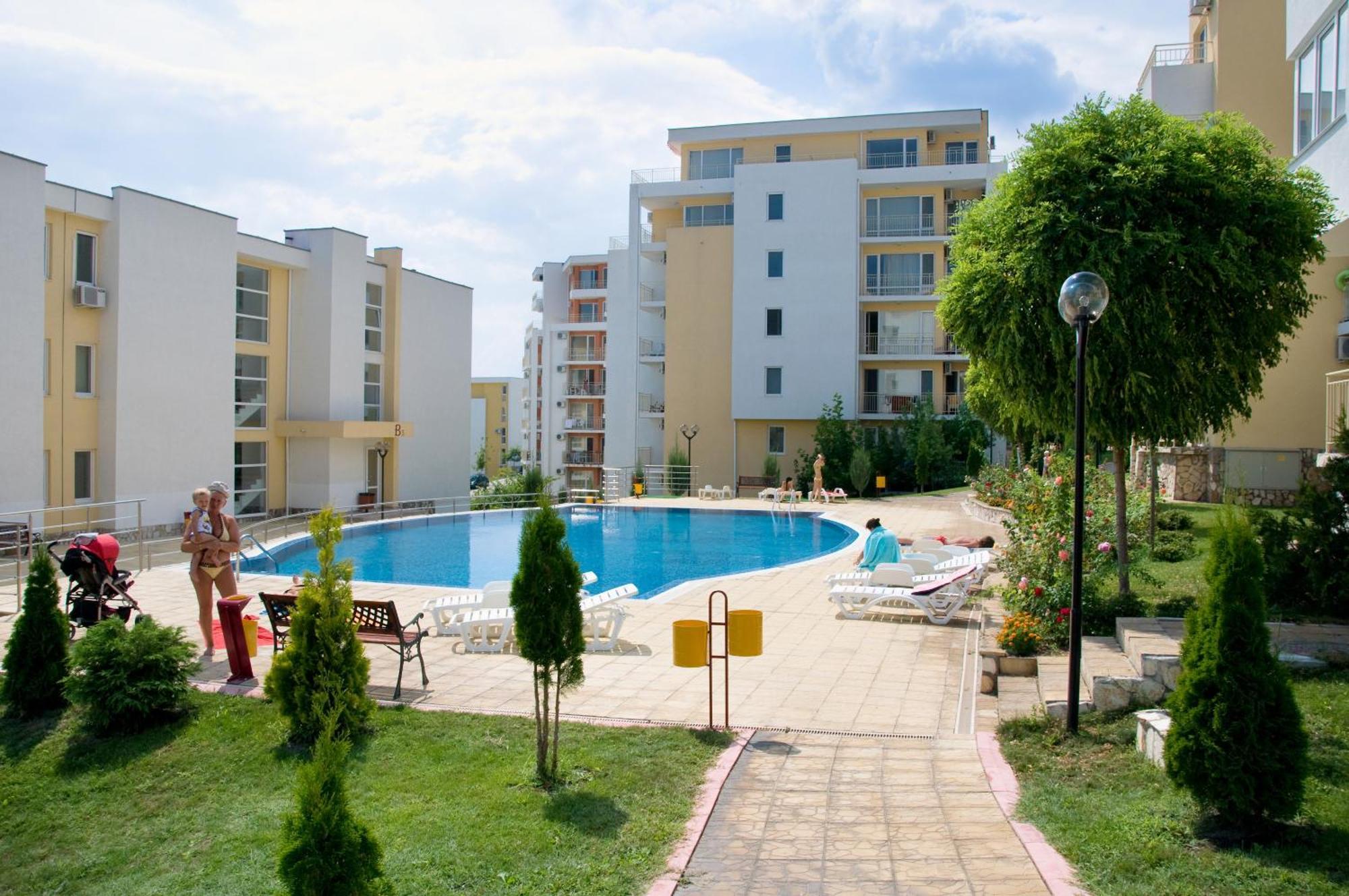 Crown And Imperial Apartments Sveti Vlas Luaran gambar