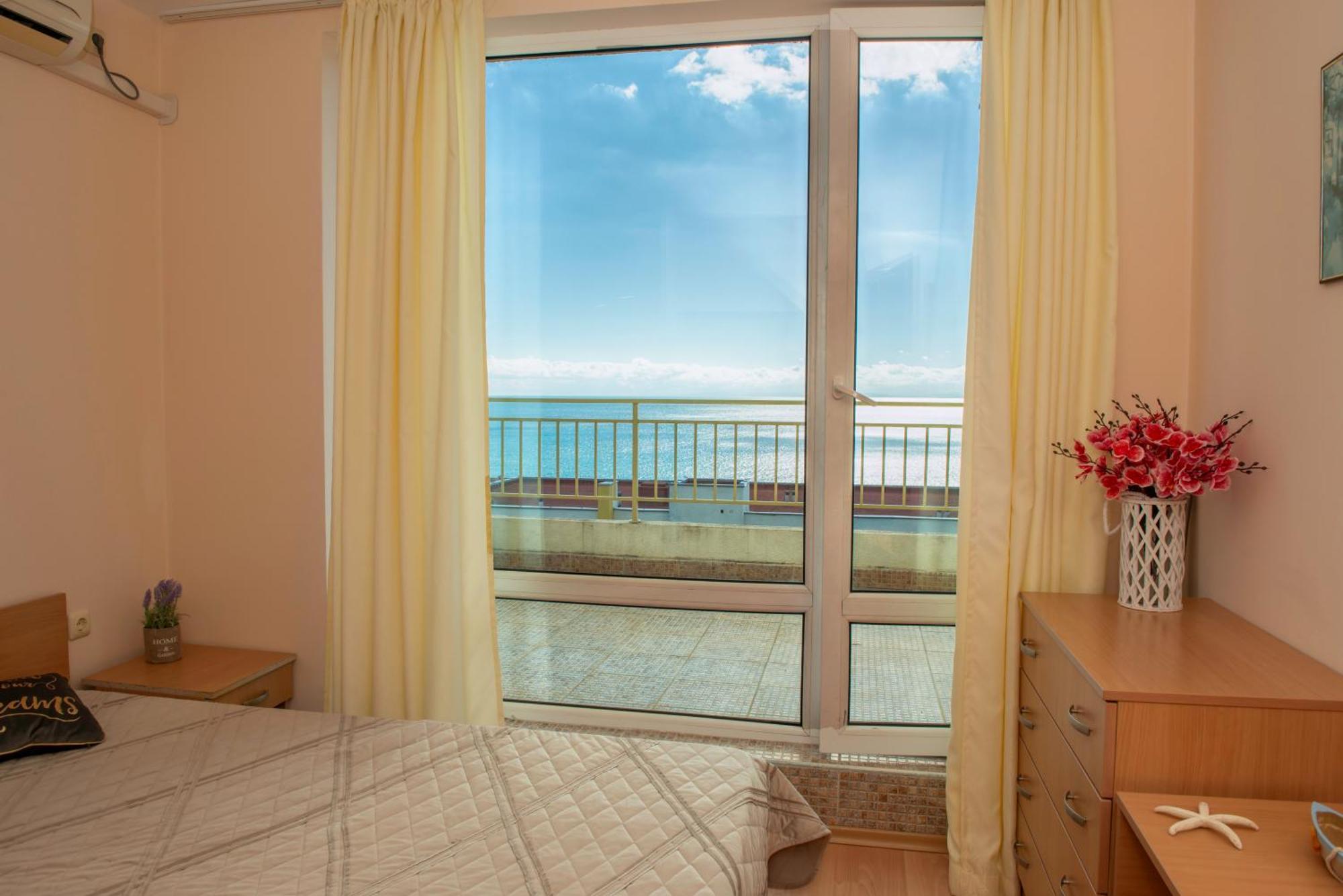 Crown And Imperial Apartments Sveti Vlas Luaran gambar