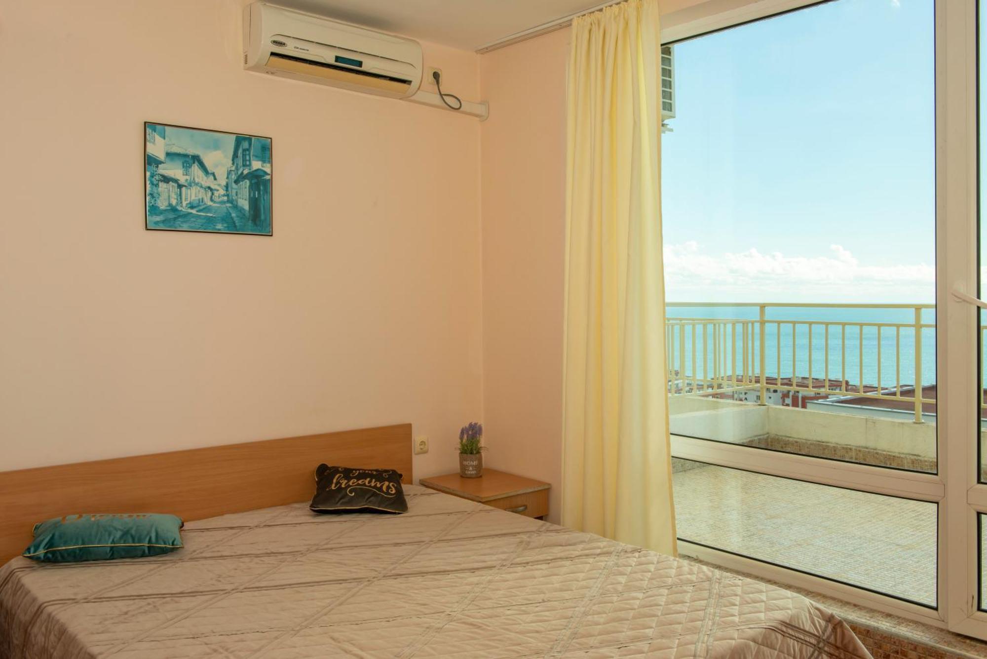Crown And Imperial Apartments Sveti Vlas Luaran gambar