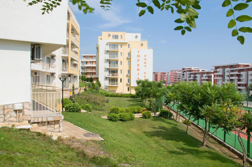 Crown And Imperial Apartments Sveti Vlas Luaran gambar